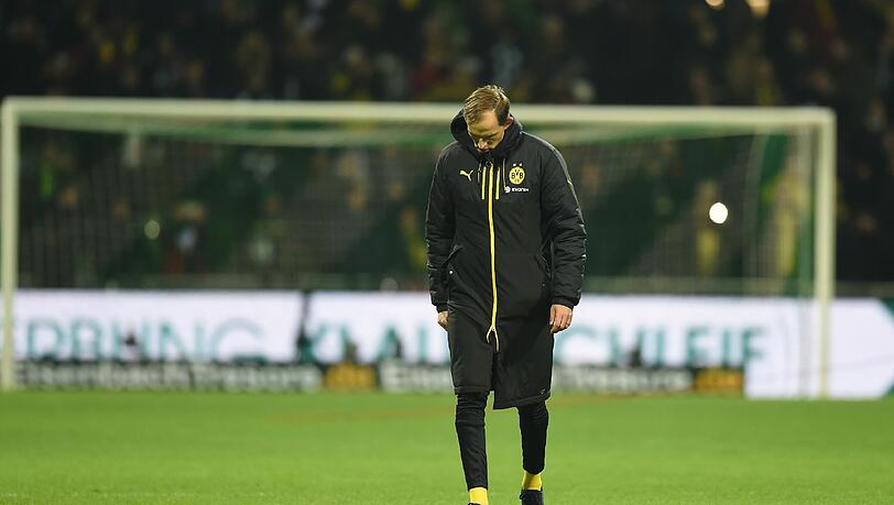 Dortmunds Trainer Thomas Tuchel geht nach dem Sieg über den Platz. Dortmunds Trainer Thomas Tuchel geht nach dem Sieg über den Platz.
