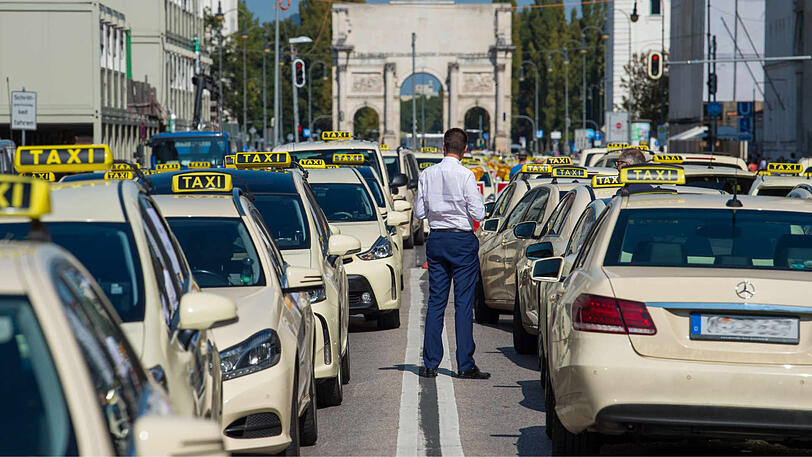 Taxler-Protest auf der Leopoldstraße.