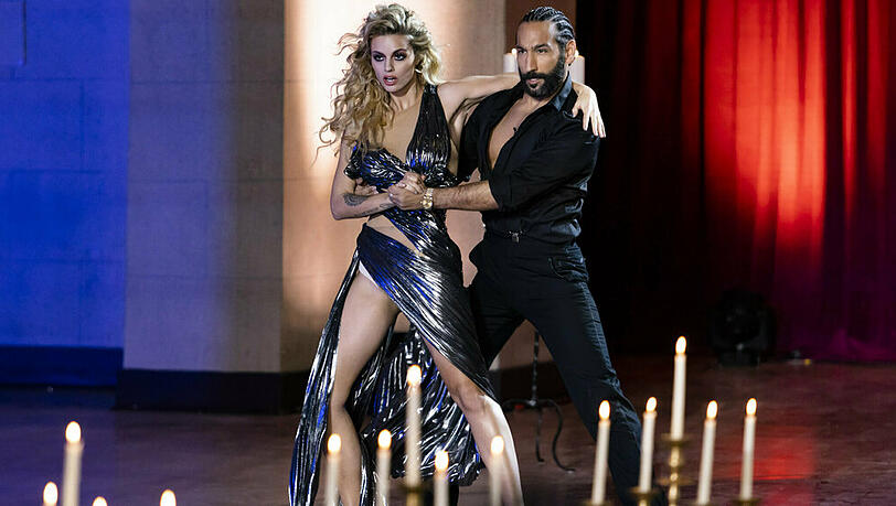 "GNTM"-Kandidatin Nadine und Massimo Sinató schwingen das Tanzbein. "GNTM"-Kandidatin Nadine und Massimo Sinató schwingen das Tanzbein.