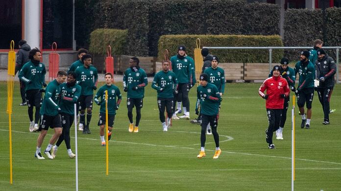 Endlich mal wieder ordentlich trainieren - darauf hofft Trainer Hansi Flick nach den Auftritten in Augsburg und gegen Schalke.