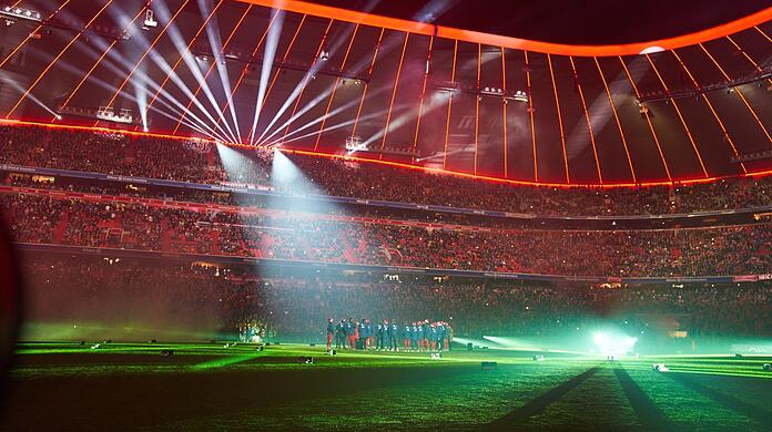 Konzertstimmung in der Allianz Arena nach dem letzten Heimspiel des FC Bayern vor der Winterpause
