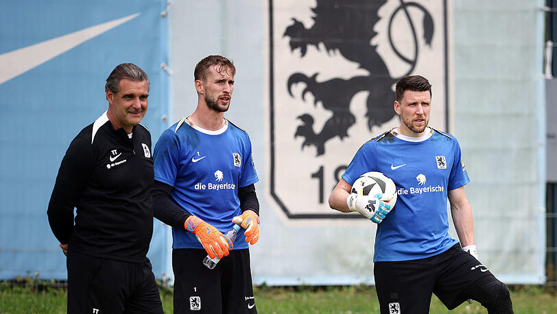1860-Torwart-Trainer Harry Huber mit seinen Schützlingen Marco Hiller, der die Löwen bekanntlich verlassen wird, und René Vollath (v.l.)