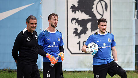 1860-Torwart-Trainer Harry Huber mit seinen Schützlingen Marco Hiller, der die Löwen bekanntlich verlassen wird, und René Vollath (v.l.)