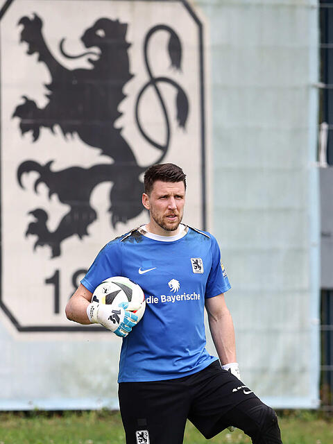 1860-Torwart-Trainer Harry Huber mit seinen Schützlingen Marco Hiller, der die Löwen bekanntlich verlassen wird, und René Vollath (v.l.)