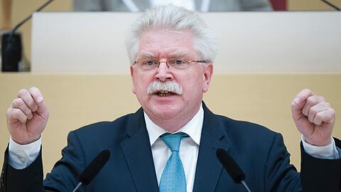 Wirtschaftsminister Martin Zeil (FDP) kämpft weiter für die dritte Bahn.