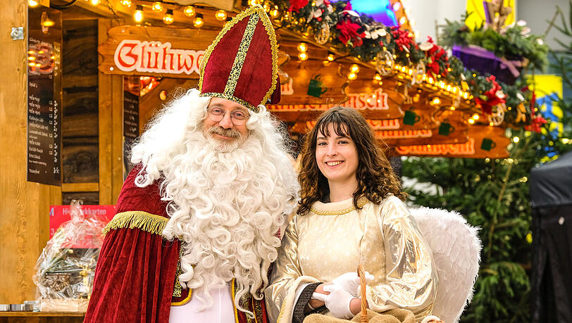 Der Nikolaus besucht den Weihnachts- und Wintermarkt am 6. und 16. Dezember. Der Nikolaus besucht den Weihnachts- und Wintermarkt am 6. und 16. Dezember.