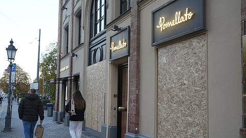 Alles dicht bei der italienischen Luxus-Schmuckmarke Pomellato in der Maximiliansstra&szlig;e am fr&uuml;hen Freitagabend.