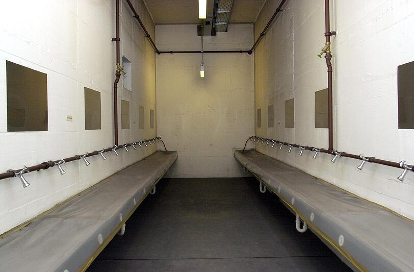 Der Waschraum im Bunker: Die Sanitäranlagen würden renoviert, bevor die Räume für Obdachlose geöffnet werden.