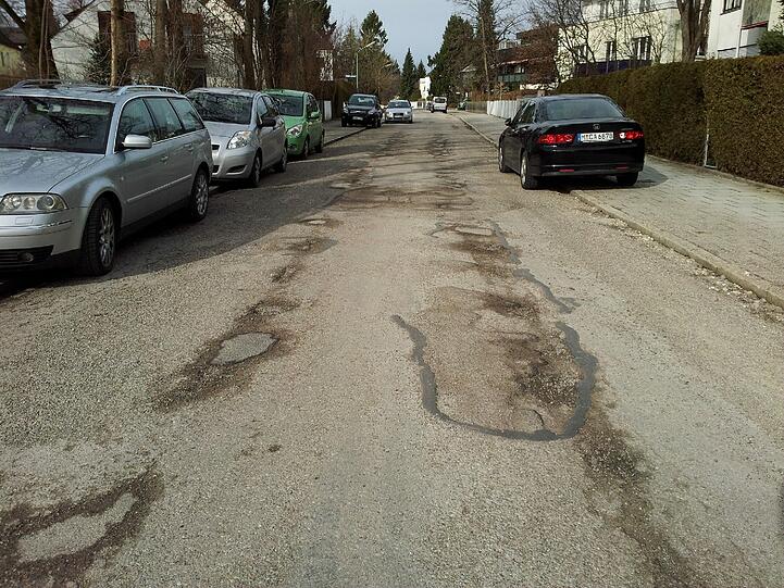 So sah die Söltlstraße vor der Sanierung aus.