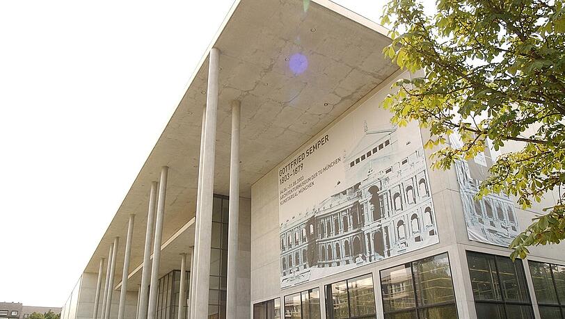 Die Pinakothek der Moderne im Münchner Museumsquartier. Die Pinakothek der Moderne im Münchner Museumsquartier.