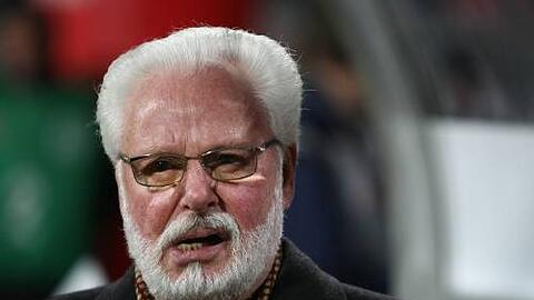 Reden ist Silber, Schweigen ist Gold: Doch von diesem Sprichwort hält Club-Boss Michael A. Roth offensichtlich nichts, mosert schon wieder munter vor sich hin.