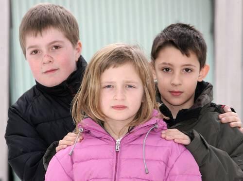 Die Schüler Paul Frey, Elsa Schwarz und Timm Grzimek gehen in die 3b der Grundschule in der Farinellistraße. Ihre Lehrerin ist seit dem 9. Februar weg.