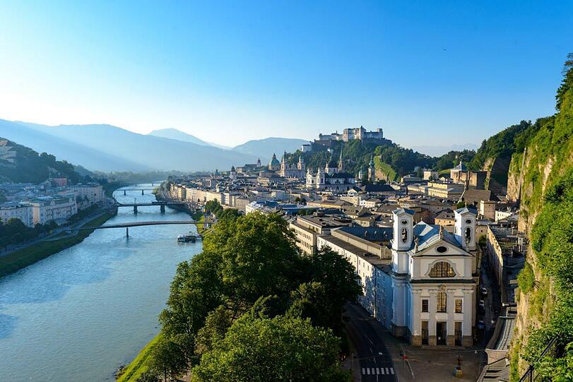 Zu jeder Jahreszeit sch&ouml;n: die Silhouette der Mozartstadt Salzburg an der Salzach.