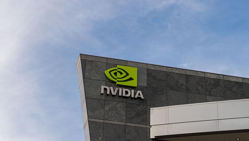 Nvidia profitiert vom KI-Boom, weil Chipsysteme des Konzerns die Hauptrolle in Rechenzentren für Künstliche Intelligenz spielen. (Archivbild) Nvidia profitiert vom KI-Boom, weil Chipsysteme des Konzerns die Hauptrolle in Rechenzentren für Künstliche Intelligenz spielen. (Archivbild)