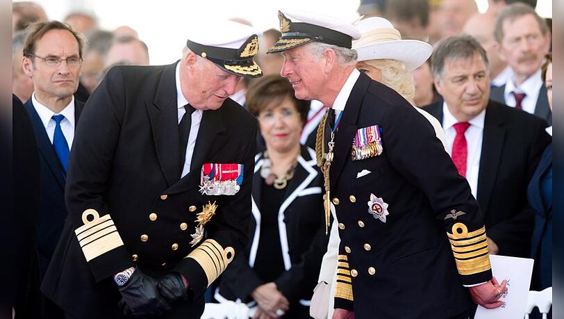 König Charles (r.) bezeichnete König Harald zu dessen Tod als "geliebten Verwandten". König Charles (r.) bezeichnete König Harald zu dessen Tod als "geliebten Verwandten".