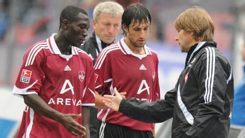 Sorry, Trainer, es geht nicht: Isaac Boakye (links) musste sich bei Michael Oenning wegen Adduktorenproblemen abmelden. Sorry, Trainer, es geht nicht: Isaac Boakye (links) musste sich bei Michael Oenning wegen Adduktorenproblemen abmelden.