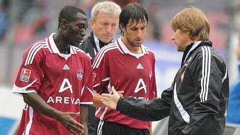Sorry, Trainer, es geht nicht: Isaac Boakye (links) musste sich bei Michael Oenning wegen Adduktorenproblemen abmelden.