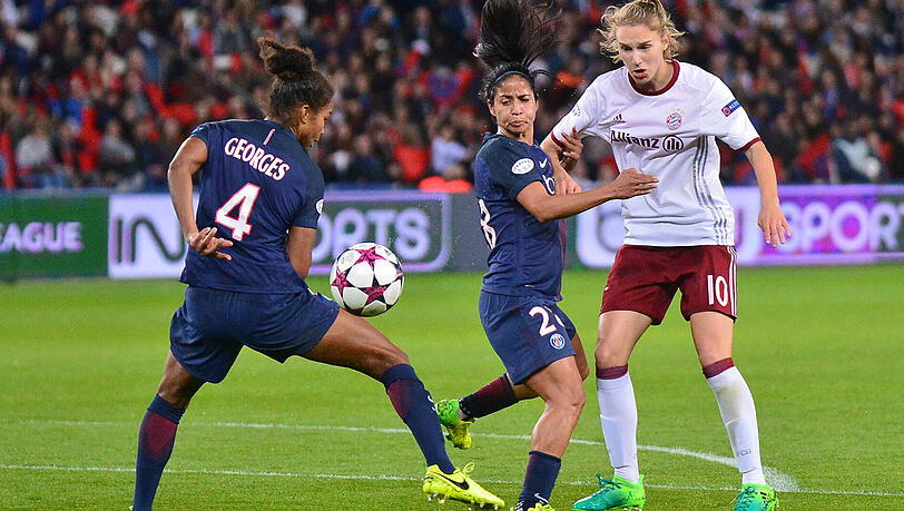 Die Fußballerinnen des FC Bayern erleben im Viertelfinal-Rückspiel bei PSG eine herbe Klatsche.
