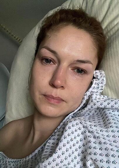 Marie Lang direkt nach ihrer Operation.