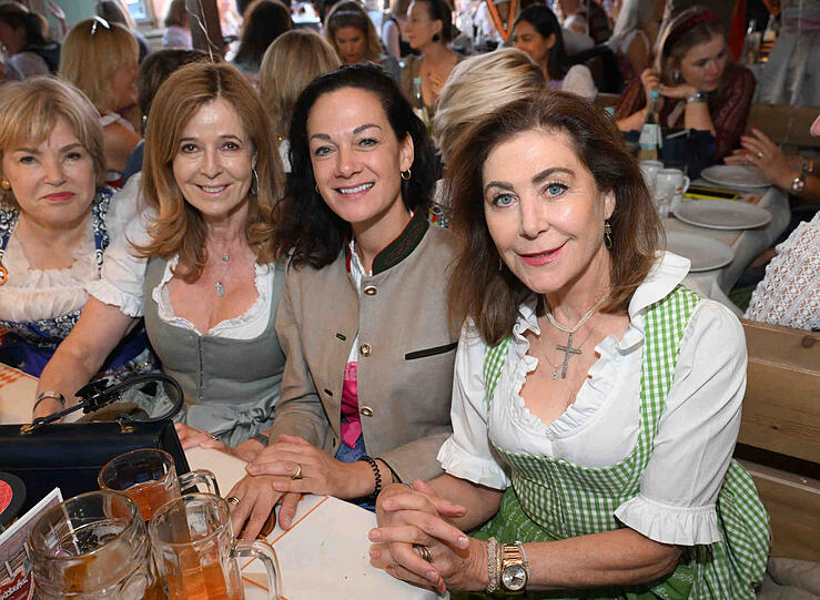 Andrea Schoeller, Gräfin Charlotte von Oeynhausen und Alexandra von Rehlingen waren zum CeU Ladies Wiesn Lunch geladen.