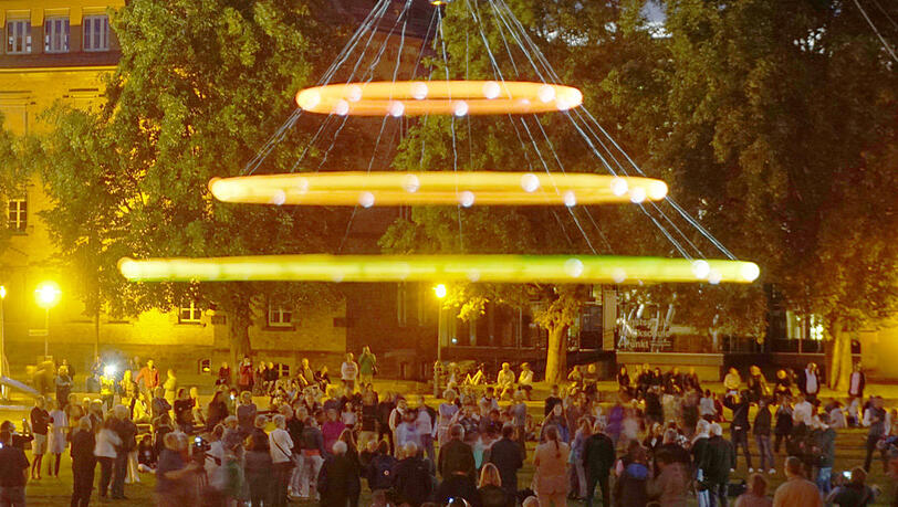 Heaven's Carousel heißt die Installation von Tim Otto Roth beim Kunstarealfest. Heaven's Carousel heißt die Installation von Tim Otto Roth beim Kunstarealfest.