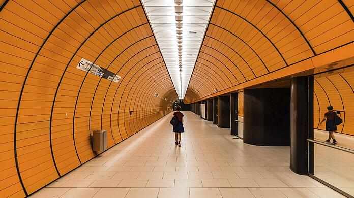 Nachts allein am S-Bahnhof Marienplatz: Nur 22 von rund 600 jungen Frauen haben in einer Umfrage angegeben, sich nachts im Münchner ÖPNV sicher zu fühlen.