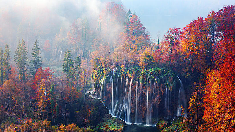 Nicht nur im Sommer ein Hotspot: Der Nationalpark Plitvicer Seen in Kroatien ist auch im Herbst einen Besuch wert