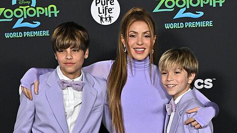 Shakira mit ihren S&ouml;hnen Milan und Sasha im letzten November.