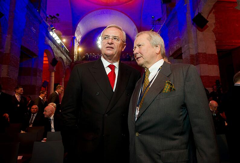VW-Chef Martin Winterkorn (l.) und der Aufsichtsratsvorsitzende der Porsche AG, Wolfgang Porsche.