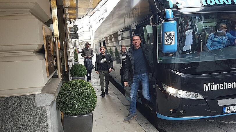 Der Investor lädt zum Mittagessen ein: Am Mittwoch speisten die Löwen um Trainer Benno Möhlmann und Kapitän Christopher Schindler ins Hasan Ismaiks Münchner Stammhotel - dem vornehmen Mandarin Oriental in der Neuturmstraße.