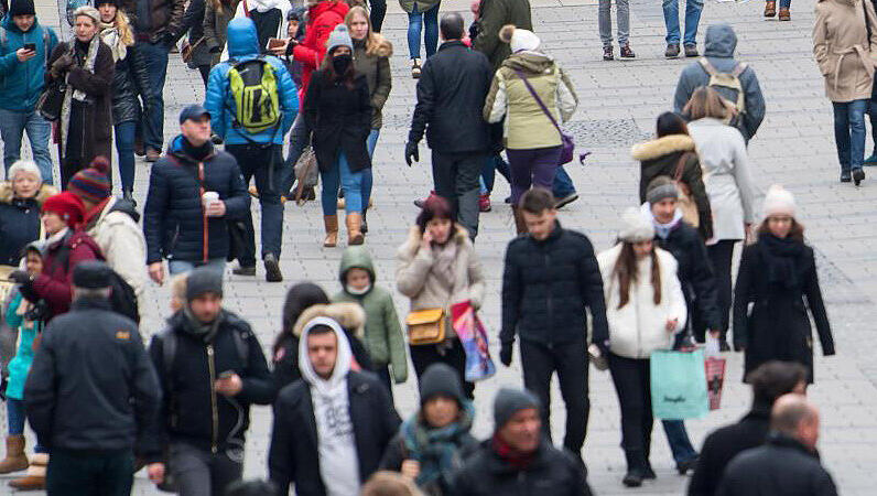 Die Deutschen blicken so zuversichtlich in die Zukunft wie seit Jahren nicht mehr. Die Deutschen blicken so zuversichtlich in die Zukunft wie seit Jahren nicht mehr.