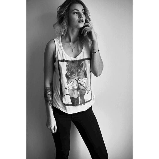 Nadine (19)