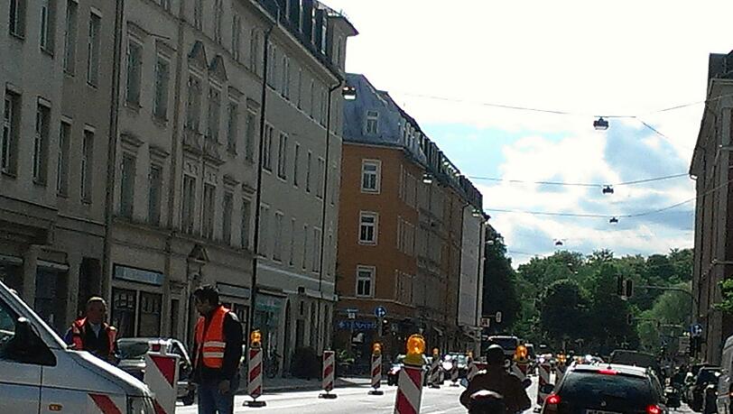 Die Baustelle an der Kapuzinerstraße. Seit diesem Dienstag und noch bis Mitte September bleibt pro Richtung nur je eine Fahrspur frei. Die Baustelle an der Kapuzinerstraße. Seit diesem Dienstag und noch bis Mitte September bleibt pro Richtung nur je eine Fahrspur frei.