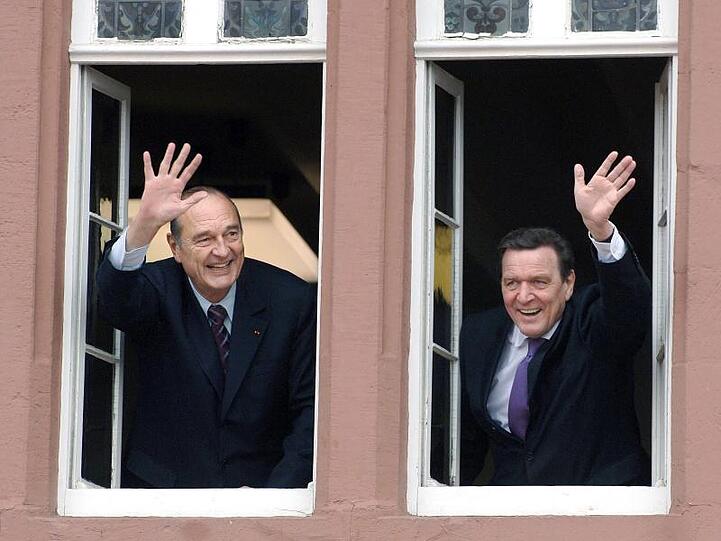 Zusammen mit Schröder verweigerte Chirac 2003 einen Einsatz deutscher und französischer Soldaten im Irak.
