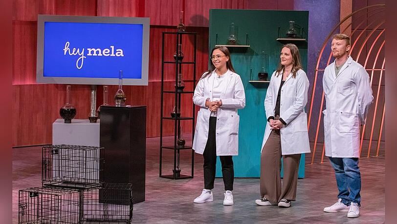 Stephanie Pfeil-Coenen, Dr. Alina Eilers und Stanislaus Hans (v.l.n.r.) präsentieren den veganen Schwangerschaftstest "hey mela".