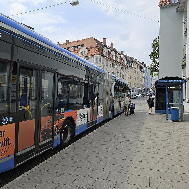Die Haltestelle Schweigerstra&szlig;e zwischen Corneliusbr&uuml;cke und Mariahilfplatz in der Au: Hier sollen sich k&uuml;nftig die Routen der Buslinien 52 und 62 trennen.