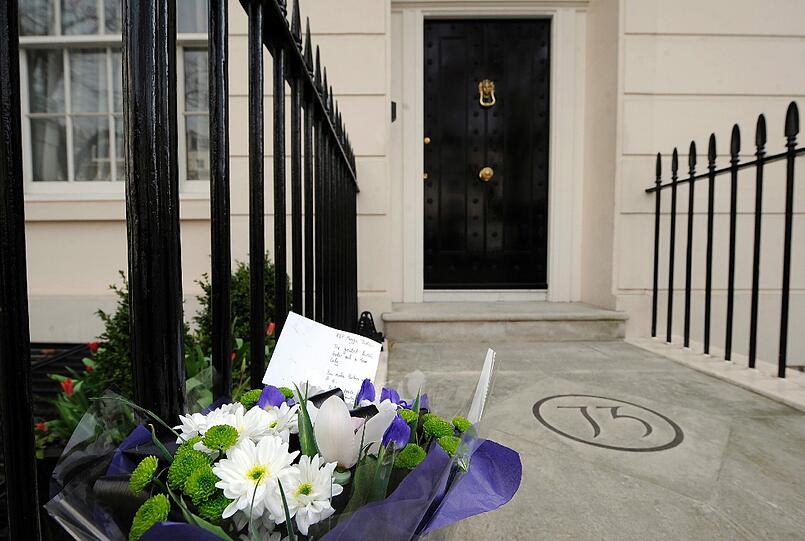 Trauer um Margaret Thatcher: Blumen liegen vor dem Wohnhaus der früheren britischen Premierministerin in London.