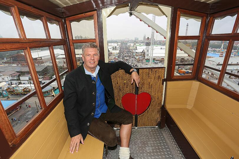 Der Blick über die Wiesn, deren Chef er heuer ist, und über München, dessen OB er 2014 werden will.