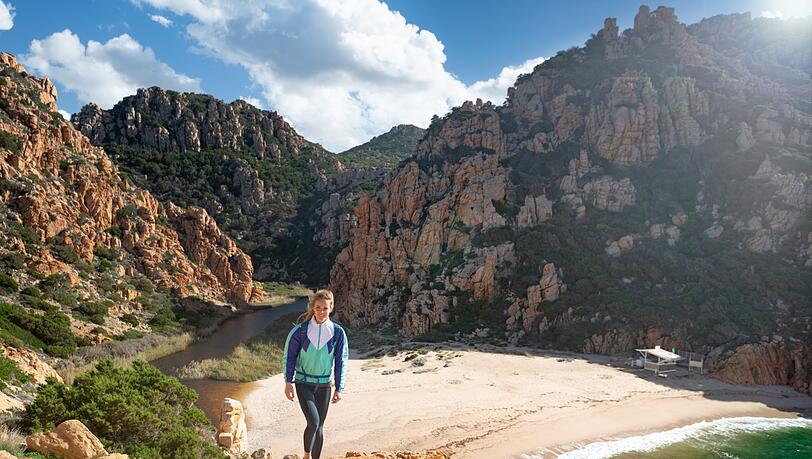 Ein Ort der Ruhe: die Bucht Li Cossi an der Costa Paradiso in Sardinien. Ein Ort der Ruhe: die Bucht Li Cossi an der Costa Paradiso in Sardinien.