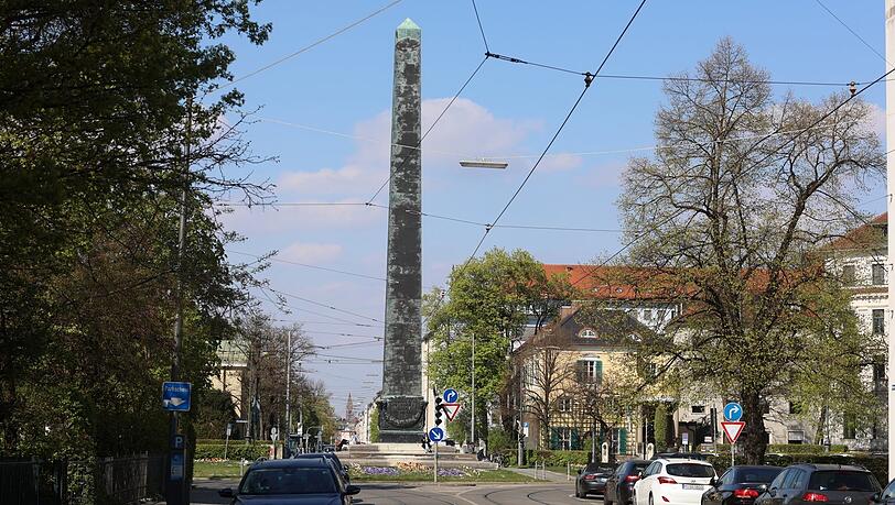 Großstädtisch: der Karolinenplatz, den die Barer Straße quert. Großstädtisch: der Karolinenplatz, den die Barer Straße quert.