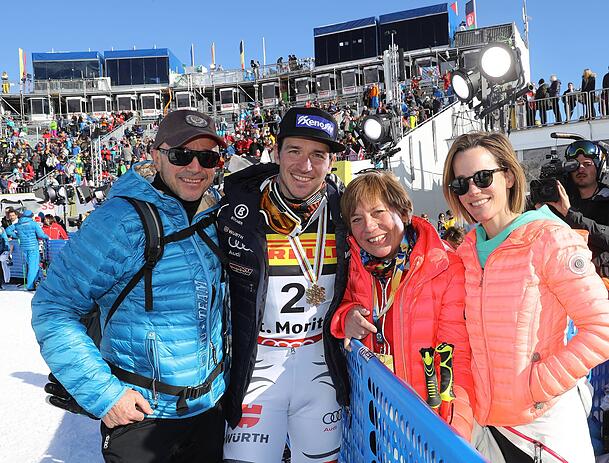 Ski-Weltmeisterschaft 2017 in St. Moritz: Felix Neureuther mit seinen Eltern Christian und Rosi Mittermaier sowie Schwester Ameli