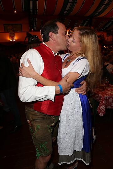 Wiesn-Romantik: Michael Guillaume und Freundin Georgia Carina Schultze.