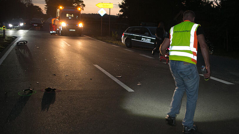 Die Windschutzscheibe des Autos ist kaputt, das Fahrrad des Zwölfjährigen komplett zerstört. Die Bilder vom Unfallort.