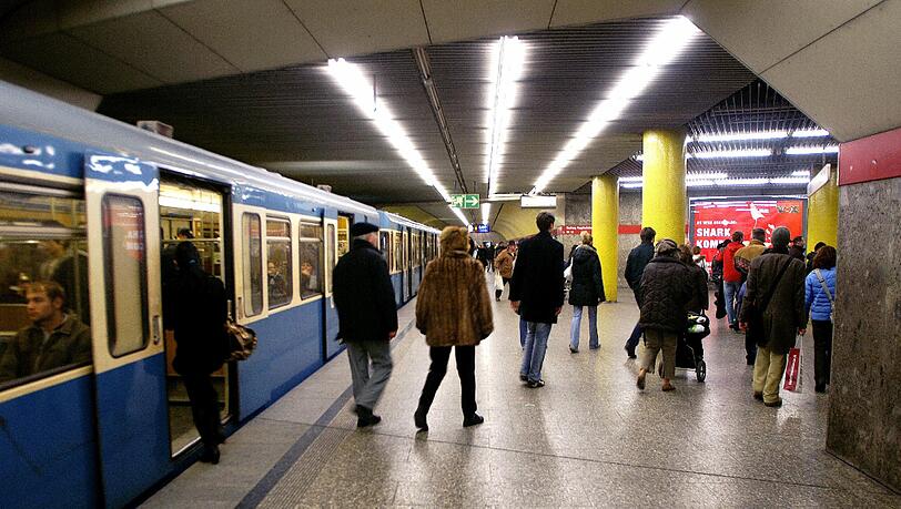 Am Sendlinger Tor einsteigen und bis zur Allianz Arena fahren? Das können Fußballfans während der Sperre ab 21. Mai wohl drei Monate lang nicht mehr. Am Sendlinger Tor einsteigen und bis zur Allianz Arena fahren? Das können Fußballfans während der Sperre ab 21. Mai wohl drei Monate lang nicht mehr.