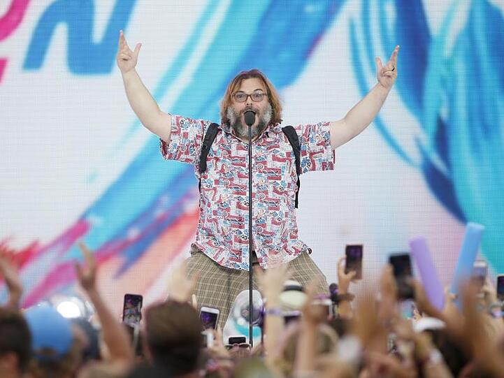 Jack Black überreicht den Decade Award.