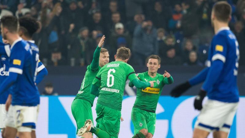 Mönchengladbachs Christoph Kramer (M) jubelt über seinen Treffer zum 1:0. Mönchengladbachs Christoph Kramer (M) jubelt über seinen Treffer zum 1:0.