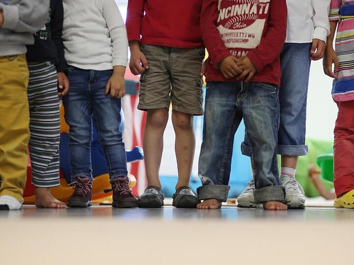 Die Zahl der von Armut gefährdeten Kinder ist leicht gesunken, bei von Gewalt und Vernachlässigung gefährdeten gibt es jedoch einen Anstieg.