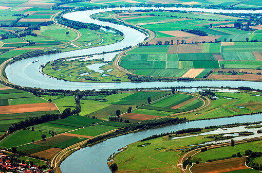 Die Donau bei Straubing. Der Ausbau bis Vilshofen ist umstritten. Ein Volksbegehren lehnen die Naturschützer nun ab.