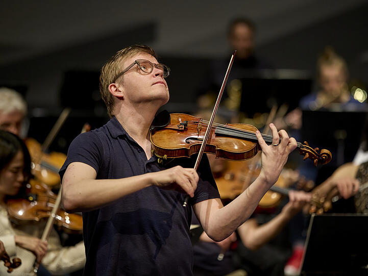 Der Geiger Pekka Kuusisto.