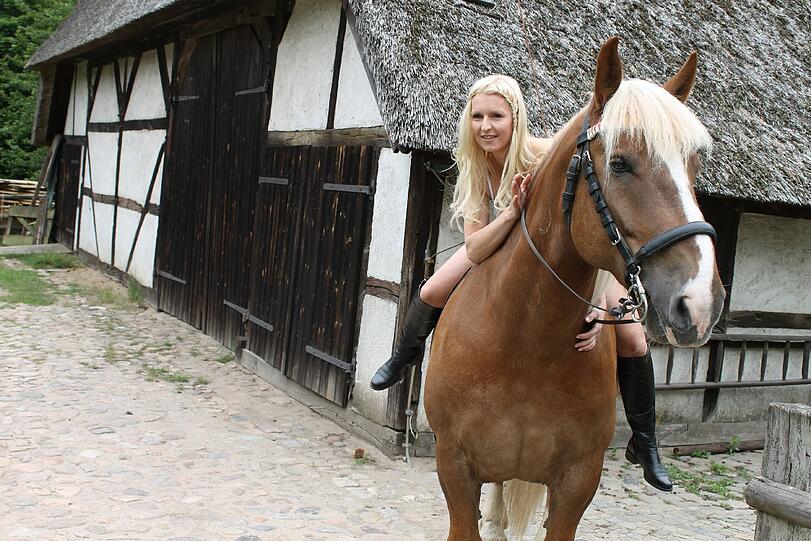 Bilder vom Shooting aus Hamburg: So ist der Deutsche Bauernkalender 2013 entstanden